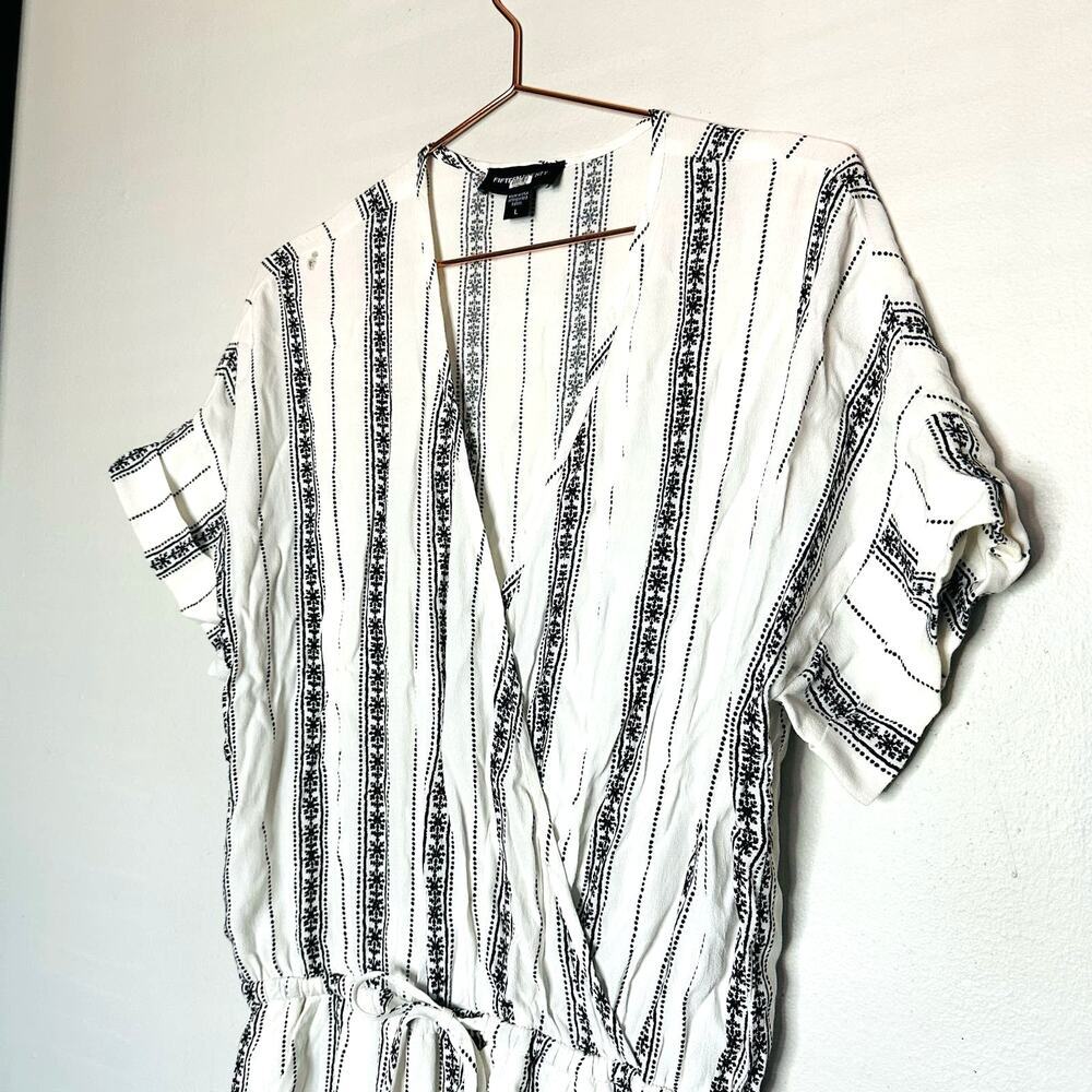 Fifteen Twenty Women's White Surplice Wrap V-Neck Striped Romper Size Large - Picture 4 of 12